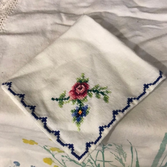 Cross stitch hankie - Picture 2 of 5
